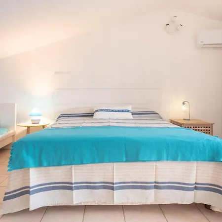 Isulatravel - Blu Mediterraneo House * Испика